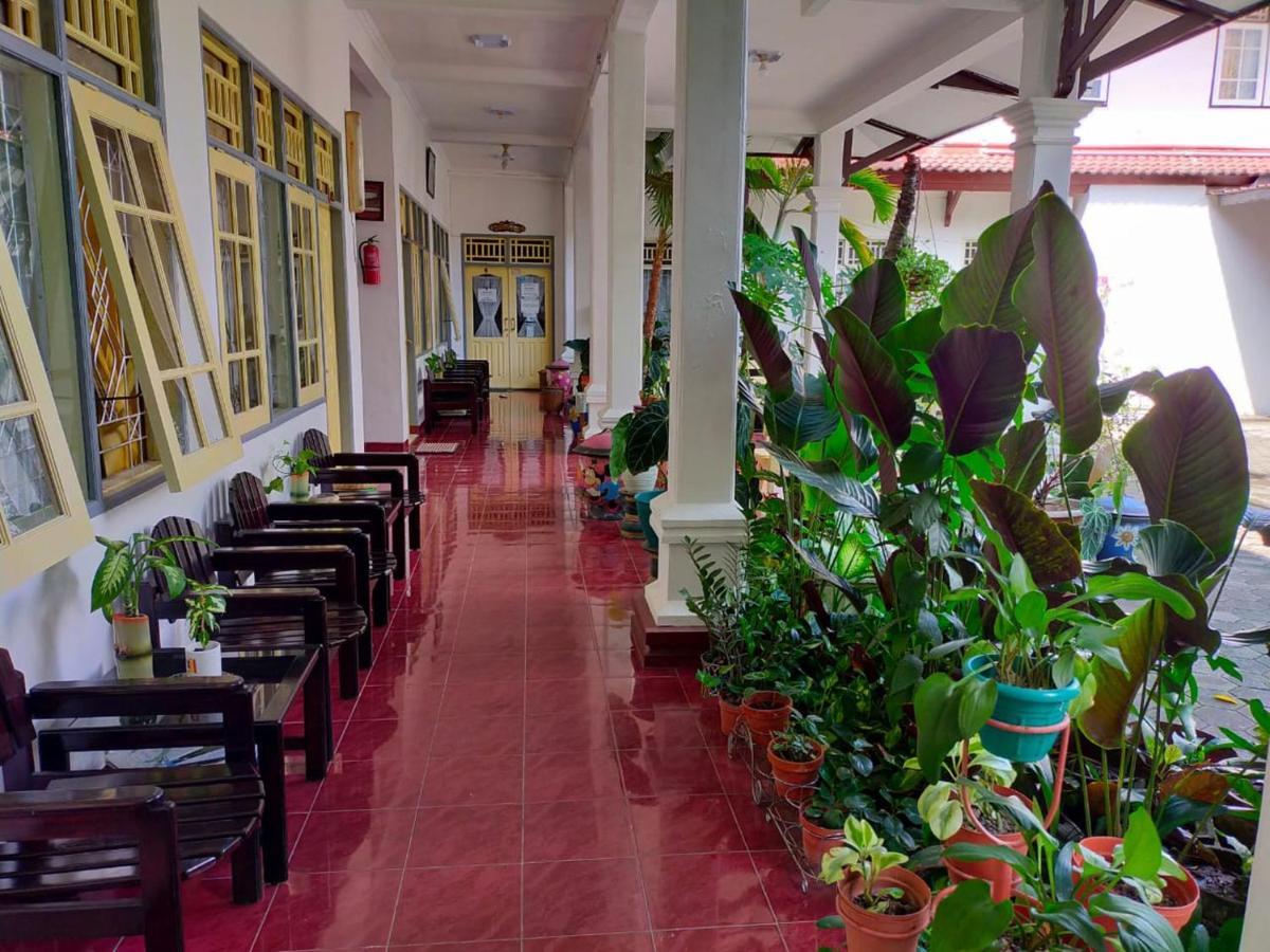 Hotel Airlangga Mataram Esterno foto