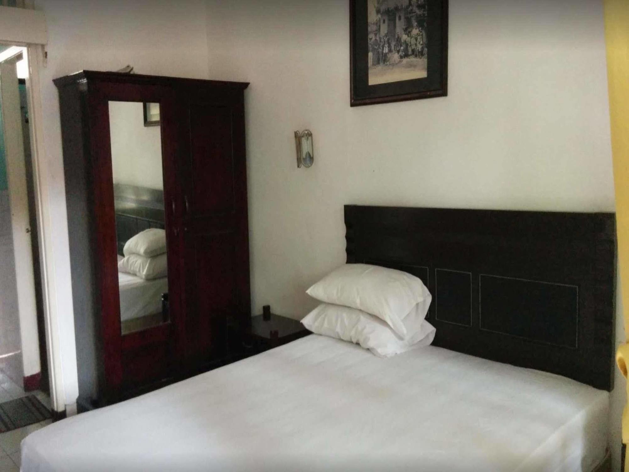 Hotel Airlangga Mataram Esterno foto